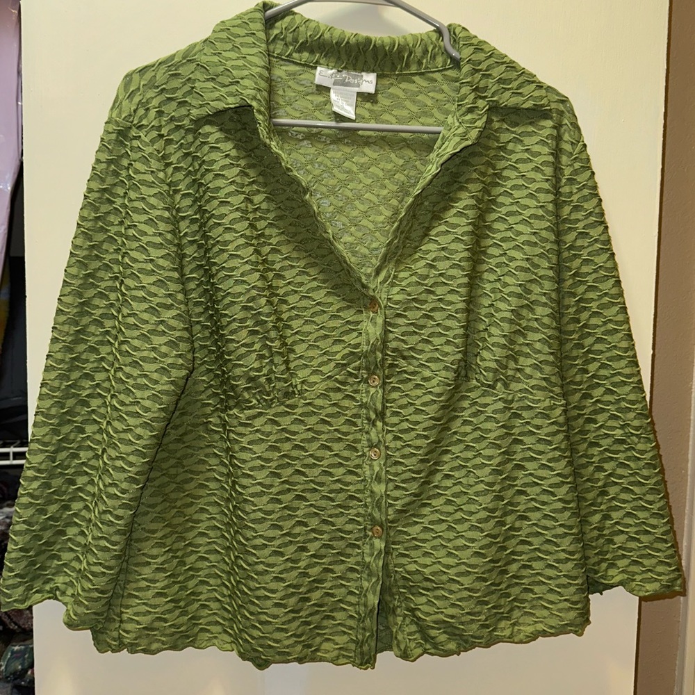 Green pattern long sleeve top